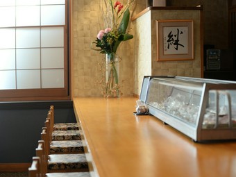 ぜひカウンター席で、美味しい鮨を味わってみてください