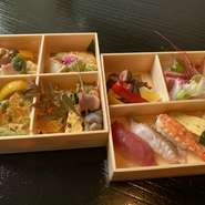 大変好評を頂いております、味都の二段重。
3300、4400、5500円とございます、。
(3300円はじゃこ菜飯、4400円は握り寿司入り)
(※写真は4400円の一例になります。内容は仕入れによって、異なります。)
