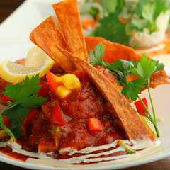 カレイの唐揚げとアボカドのサルサ＆チップス
