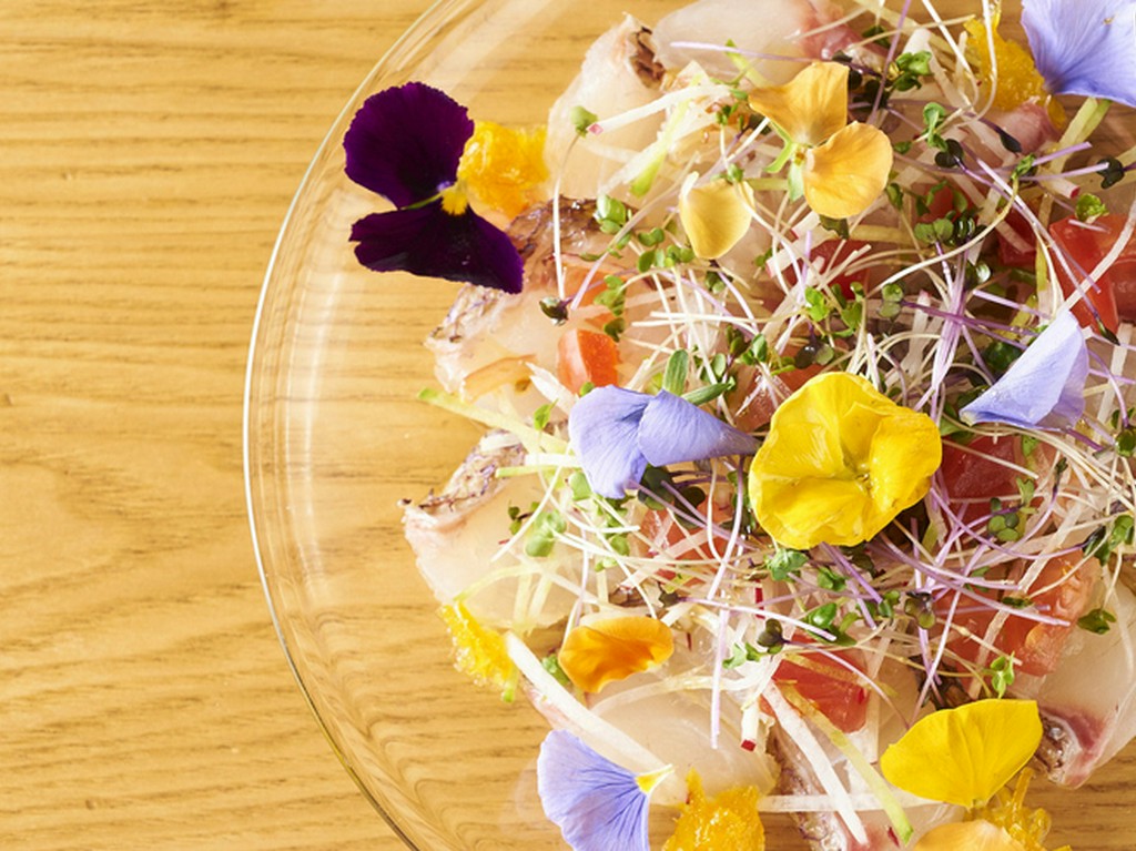 本日最良の魚を使った鮮魚のカルパッチョ