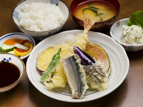 昭和レトロな大塚の街でのんびり楽しみたい ランチにおすすめのお店