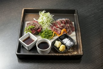 雪室熟成国産牛のタタキ　ポン酢添え