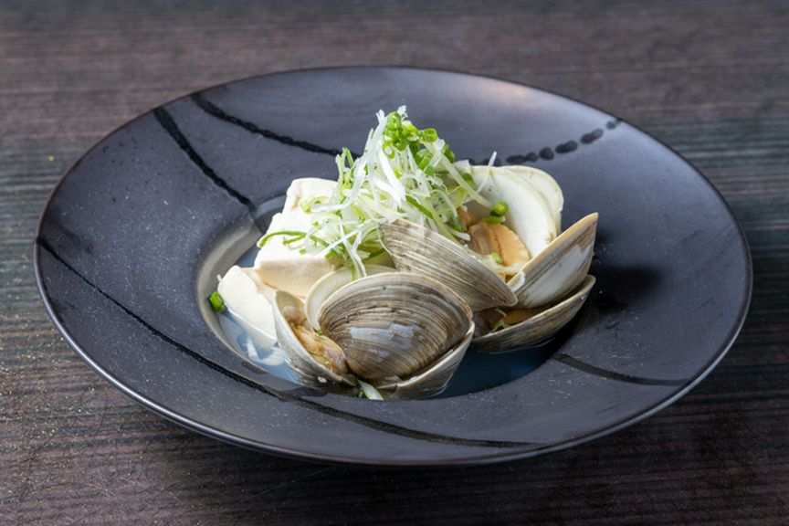 魚介の旨みが香る『白ハマグリとお豆腐の塩煮』