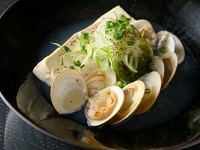 魚介の旨みが香る『白ハマグリとお豆腐の塩煮（ハーフ）』