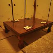 御家族のプライベート空間としてお使いください。今まで周りを気にしながら外食を避けていたお母さま、今宵は気兼ねなくお食事ください。