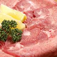 コースだけでなく、ホルモンや赤身も種類豊富に単品でご用意しております。大人数であれば「セット」や「盛り合わせ」が人気。