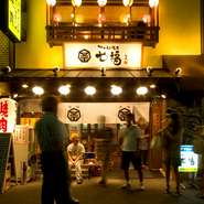 1番人気のヒトサラ限定コース6500円→4500円(税別)≪名物はみだしロース＋飲み放題90分付き≫