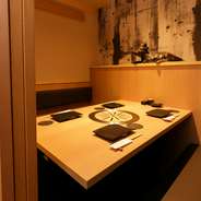 一見、焼肉店とは思えない風情が北新地らしい佇まい。かしこまった宴席にもふさわしい空間です。