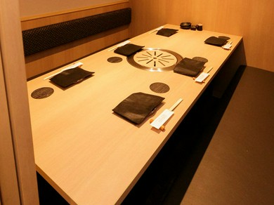 全てA4ランク以上のお肉に舌鼓。完全個室で語らいのひと時を