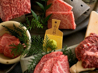 柔らかいもも系肉や高級霜降り肉まで、全てA4ランク以上を堪能