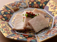 大動脈の心臓の近くの血管にあたる部位。脂は多いが軟骨のようなコリコリとした食感の部分。