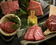 極上の黒毛和牛を存分に堪能出来るように、リブロース、すき焼きと豪華絢爛なコース。15,000円→ 12,000円
