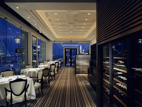 優雅さと落ち着きのある店内