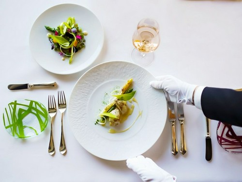 華やかに彩るテーブル