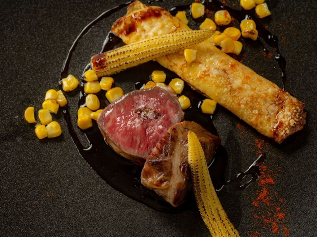 季節ごとに変わる兵庫五国の恵みをお愉しみください。メインはお好きなものを2品お選びいただけます。