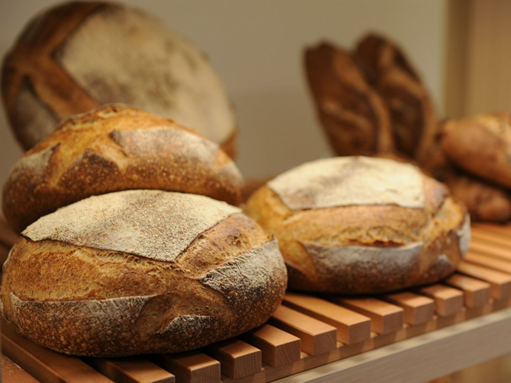 地産地消にこだわった兵庫県産食材と世界中から集めた厳選素材