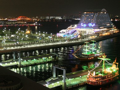 オーシャンビューの夜景を眺めながら