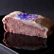 世界中のグルメを魅了する牛肉の芸術品“神戸牛”をはじめ、但馬牛、淡路牛、篠山牛、三田牛、黒田庄和牛など厳選された兵庫県のブランド牛をご堪能いただけます。