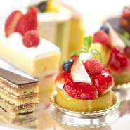 毎日入荷される旬の食材を吟味してパティシエが作り上げる日替わりケーキは、その日その場でしか味わうことのできない逸品です。