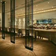 バーテンダーやソムリエをはじめスタッフ全員が心温まるサーヴィスでおもてなしいたします。