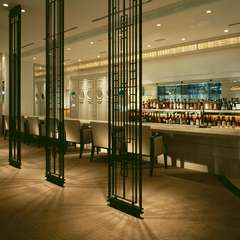 バーカウンターでゆったりとしたひとときを