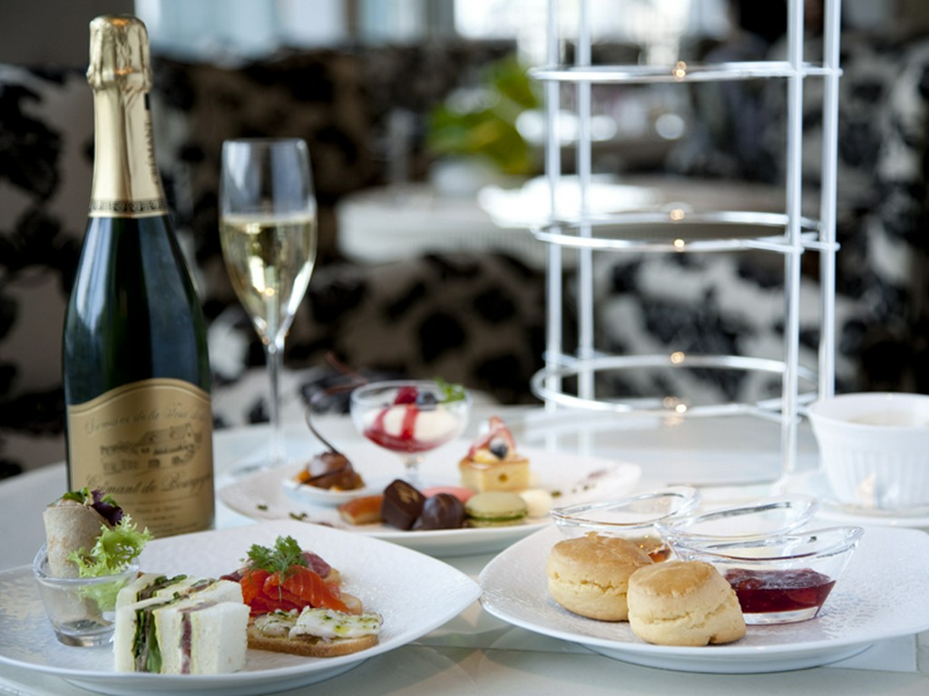 フレンチシェフがつくる本格アフタヌーンティーセット