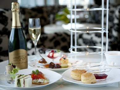 フレンチシェフがつくる本格アフタヌーンティーセット