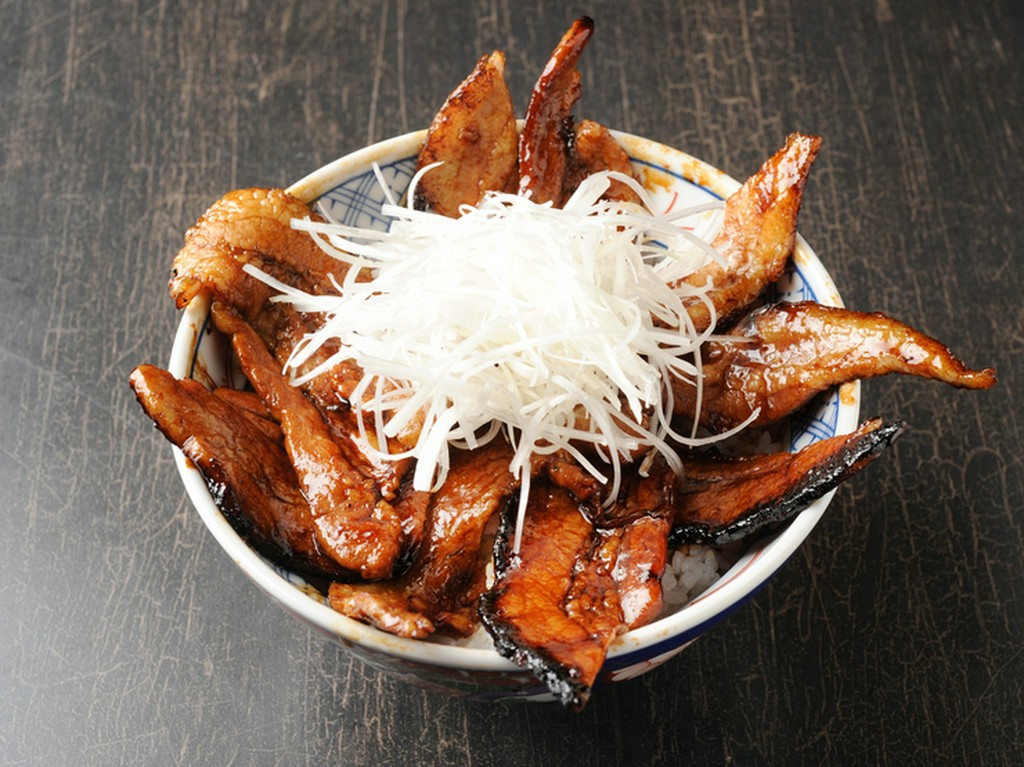 見た目もお腹も大満足な『トンテキ丼』はリピーター続出！