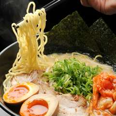 【だるま八】の美味しいがいっぱい『とんこつだるま八らーめん』