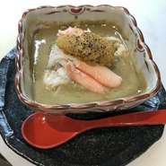 地元の鮮魚を中心に、旬の野菜などほかの店ではなかなか味わえない料理を提供致します。