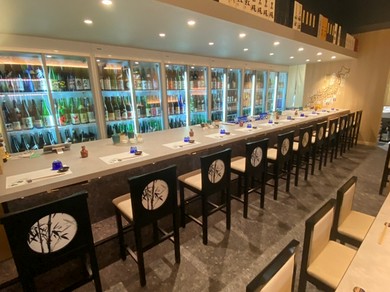 絶品の料理を全国の銘酒でいただく