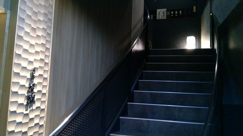 ２階への階段。