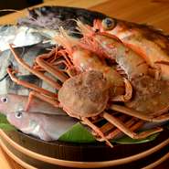 【うお清】　は、地元・富山の魚介類をリーズナブルに提供している店です。店主自ら岩瀬漁港に行き、その日に獲れた魚介類を厳選して仕入れています。富山では珍しい『白海老』も入荷します。