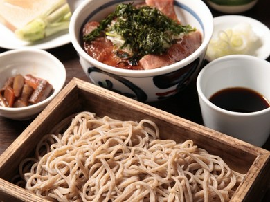 飛騨牛とお蕎麦を一度にいただける『飛騨牛焼肉丼膳』   