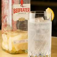 柚子の皮を漬け込んだジンをベースに作るオリジナルジントニックです。スッキリ！