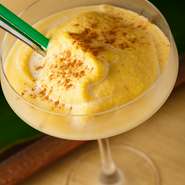 かぼちゃを使ったヘルシーで甘いデザートカクテルです。