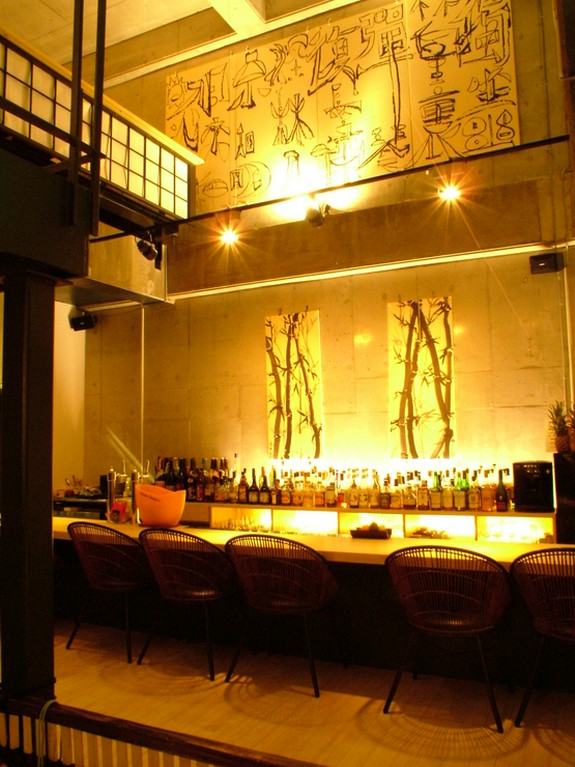 おしゃれなカウンター席