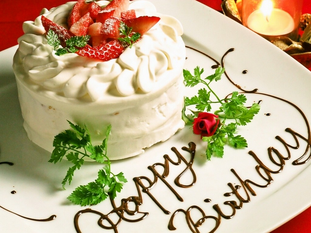 ホールケーキが付いたお得なバースデーコース