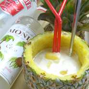 旬の果実を始めセロリやバジル、ローズマリー等の野菜やハーブを使ったヘルシーなオリジナルカクテルが人気です。どれを取っても他店には無いものばかり！　是非体感して下さい！