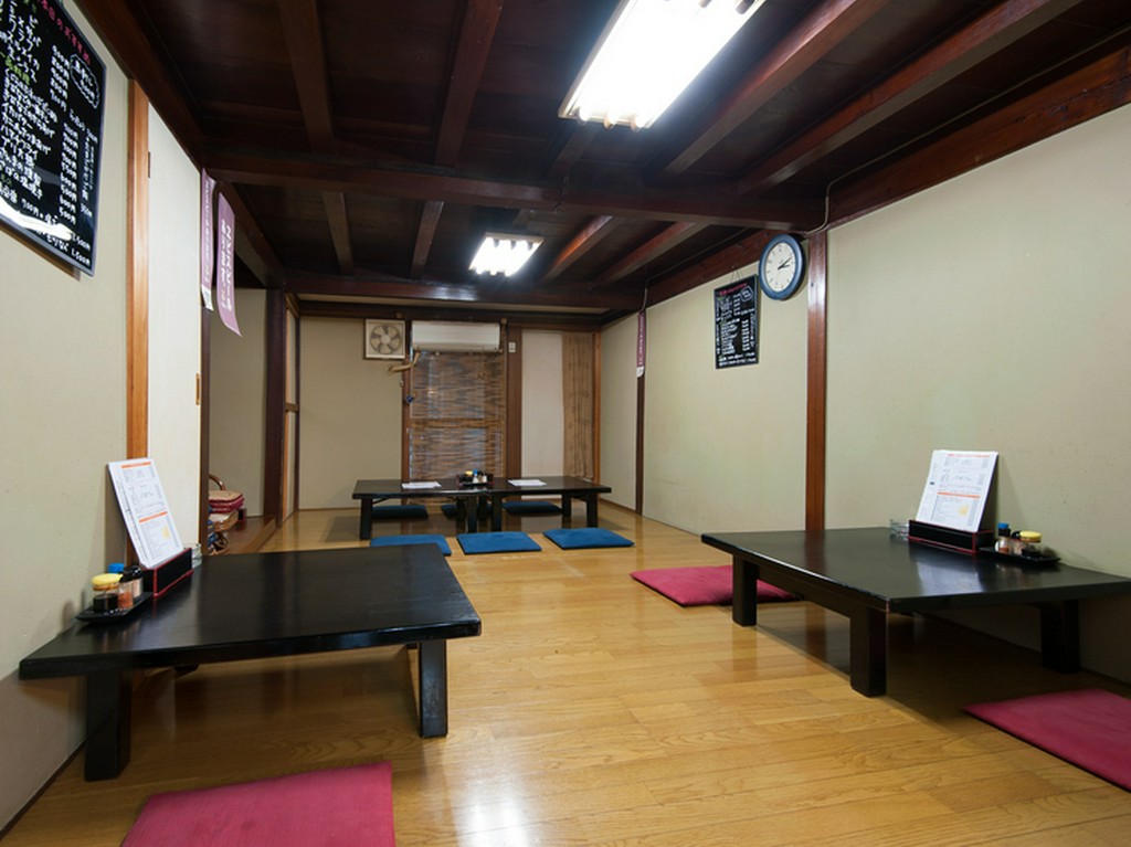 ゆっくりとくつろげるお座敷もあります