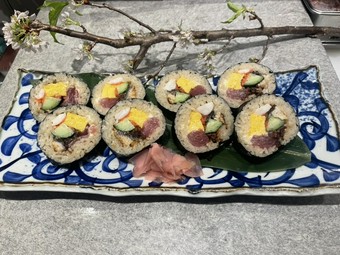 一度食べればやみつきの味『三八波巻（太巻）』