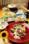 ・自家製ﾐﾙｸ胡麻豆腐
・和風冷製ｽｰﾌﾟ,ｳﾆ,ｷｬﾋﾞｱ
・鱧おと,し和牛ﾛｰｽﾄﾋﾞｰﾌ,本日の鮮魚の刺身あしらい一式
・鱧,和牛ﾛｰｽ,鰻,焼野菜,ﾆﾝﾆｸの芽
・鱧,和牛,鰻の三色ちらし寿司,みそ汁
