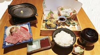 ・ミニサラダ
・前菜3種
・本日の造り（4切れ）
・国産黒毛和牛　陶板焼
・天ぷら
・おいしいご飯
・素敵なスイーツ盛り合わせ
・ドリンク　 
