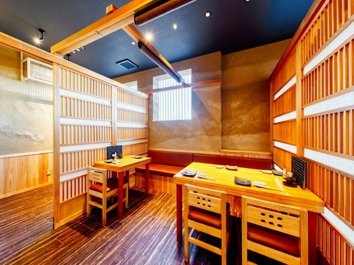 落ちついた印象の店内