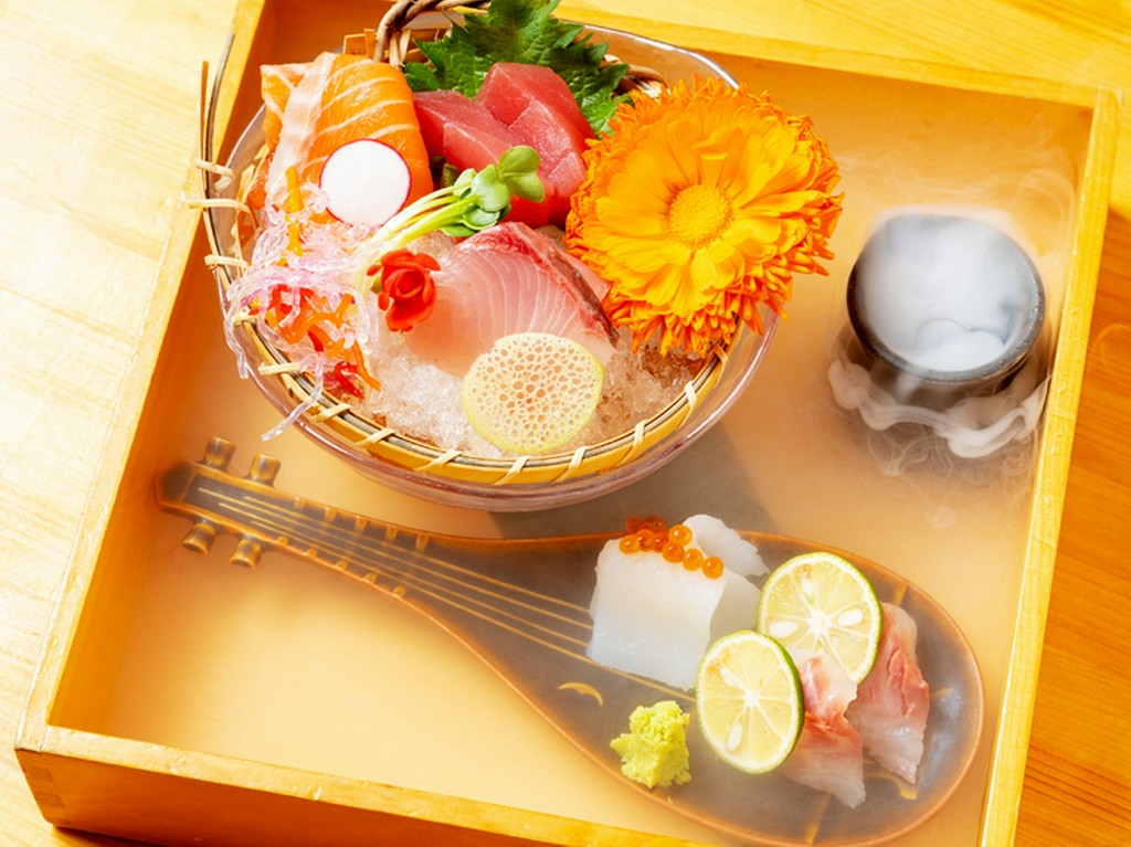 旬の鮮魚をはじめ、県内各地より集めた『うまいもん』