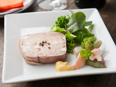 鹿児島産黒豚を使った『田舎風豚肉のテリーヌ』