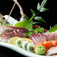 他にも、鹿児島県産のおいも豚や宮崎日南鶏など
産地にこだわった素材を使った逸品料理が人気です。
