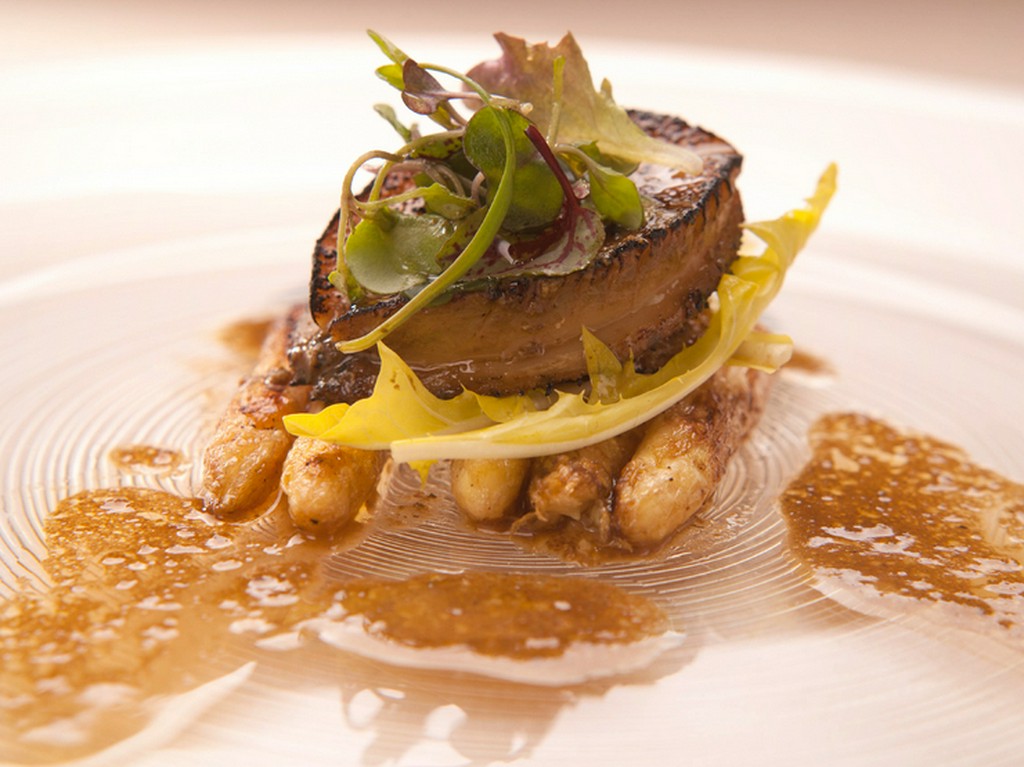 食べログ評価 3.53！上品な空間は大事な人との食事に最適