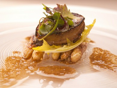 食べログ評価 3.53！上品な空間は大事な人との食事に最適