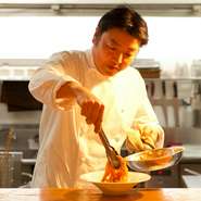 1997年　サンルート広島トラットリア ヴィアーレ料理長に就任

2000年3月　イタリアピエモンテ州　政府公認I・C・I・F料理学校に入学（同年卒業）

2000年6月　ピエモンテ州　ヴェルドゥーノ村　リストランテ リアルカステッロにて働き帰国

2004年10月　広瀬北町にイタリア料理【ラ・セッテ】をオープン

2009年3月　屋八丁堀本店9Fに【ラ・セッテ】2号店をオープン

2012年4月　ジェラート工房(株)ヴェルドゥーノを設立